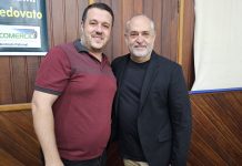 Flávio Olmos, presidente da Câmara, com Gerson Pedrinho, presidente da APETI