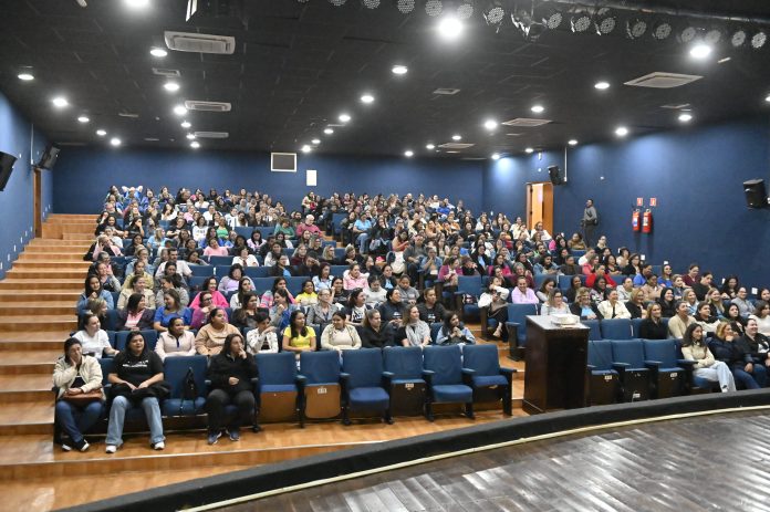 Capacitação sobre TEA mobiliza educadores da rede municipal