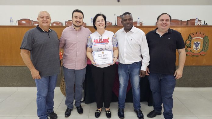 Câmara homenageia equipe da Cultura pelo 61º Festival do Folclore