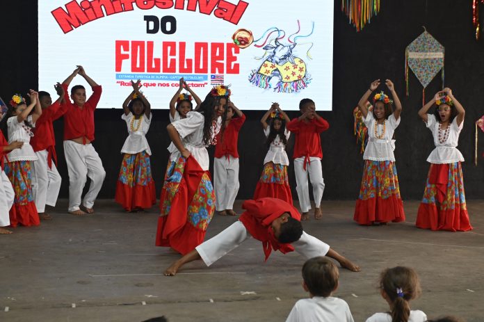 Minifestival e brincadeiras tradicionais marcam programação diurna do FEFOL