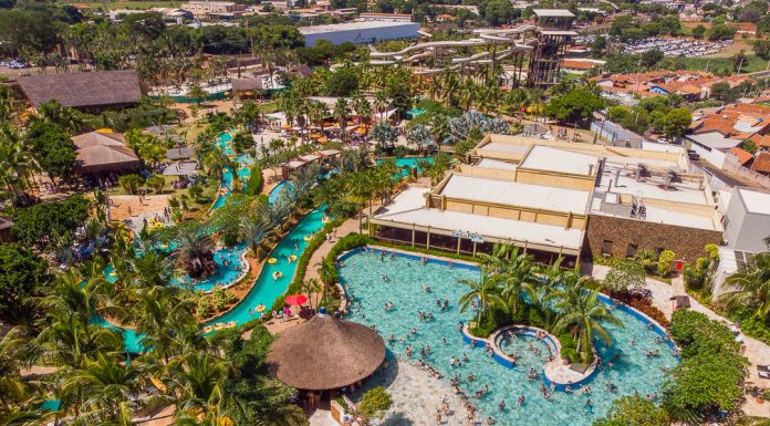 Resorts lotados e parque em alta: Hot Beach tem julho histórico