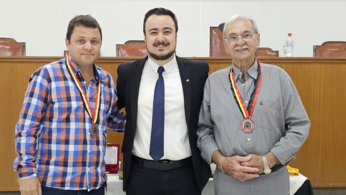 J. Ângelo e Juninho Viola são homenageados na Câmara de Olímpia