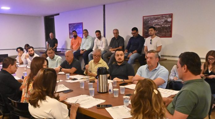Secretarias discutem manutenção de prédios e loteamentos irregulares