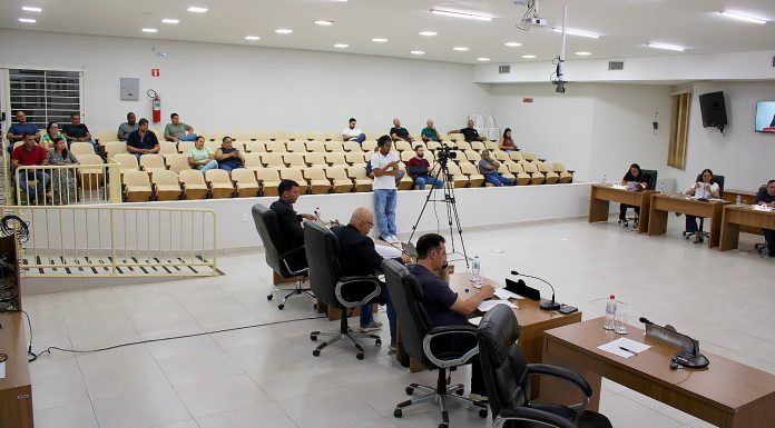 Câmara de Olímpia aprova projetos e debate uso da taxa de iluminação