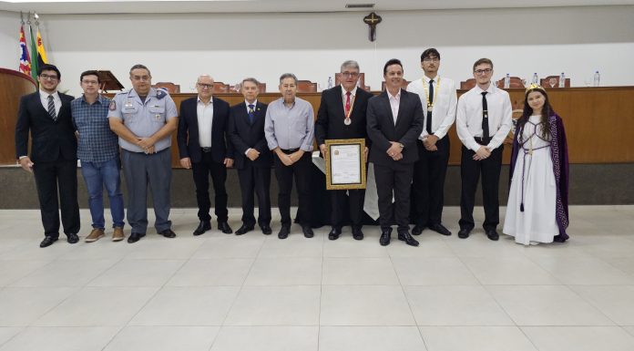 ‘Medalha Professor José Sant’anna’ celebra trajetória de Flávio Crepaldi