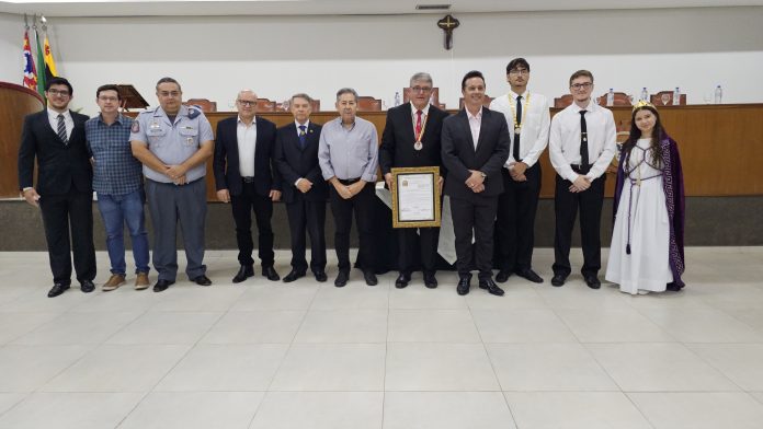 ‘Medalha Professor José Sant’anna’ celebra trajetória de Flávio Crepaldi