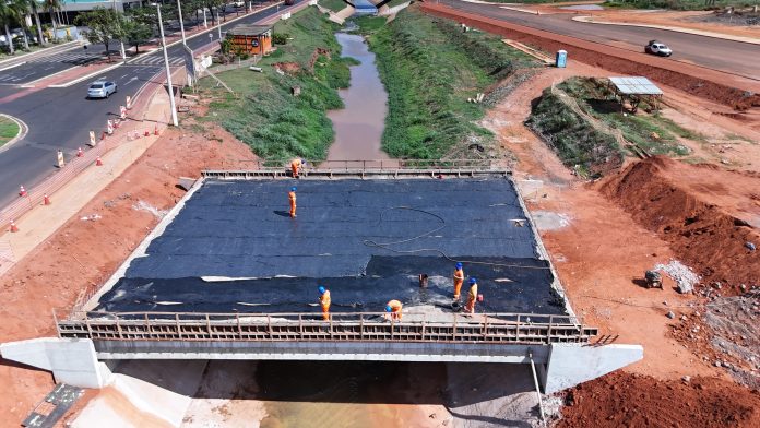 Ponte e rotatória no entorno do Thermas avançam em Olímpia