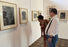 Família de Marina Caram visita exposição na ECO no último dia 20