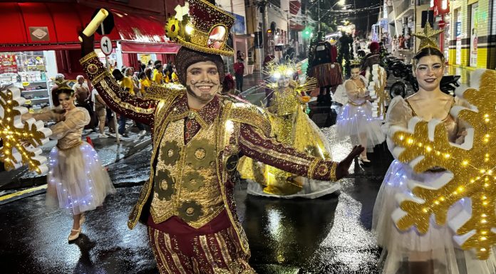 Natal Encantado entra nos últimos dias com cortejo e música no centro