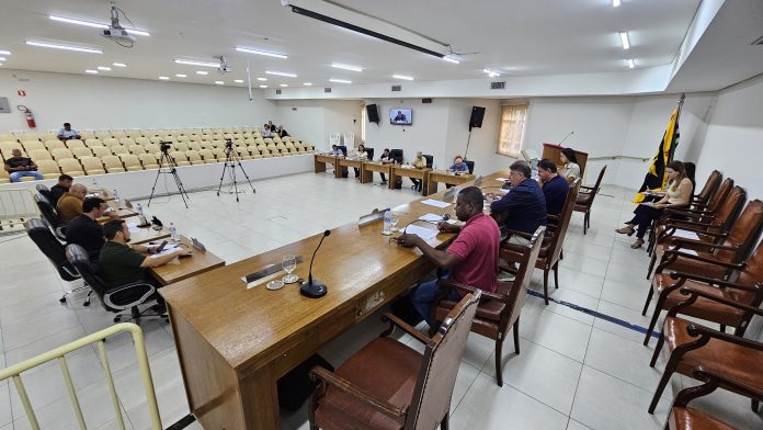 Câmara aprova R$ 67 milhões em créditos e cria auxílio a estudantes