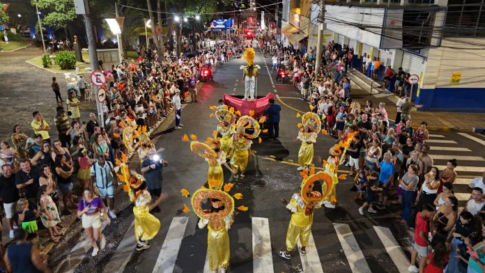 Carnaval em Olímpia começa com desfiles e matinês na Praça da Matriz