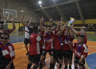 Meninos do Grêmio goleiam e levam o título do Futsal Sub-13