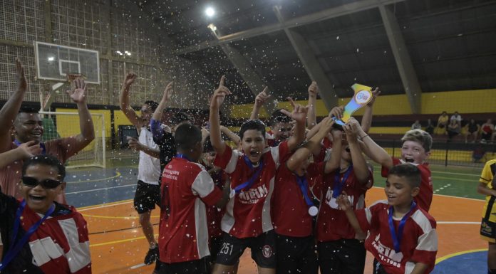 Meninos do Grêmio goleiam e levam o título do Futsal Sub-13