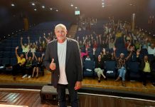 Lançamento de livro transforma memória pessoal em literatura e cena