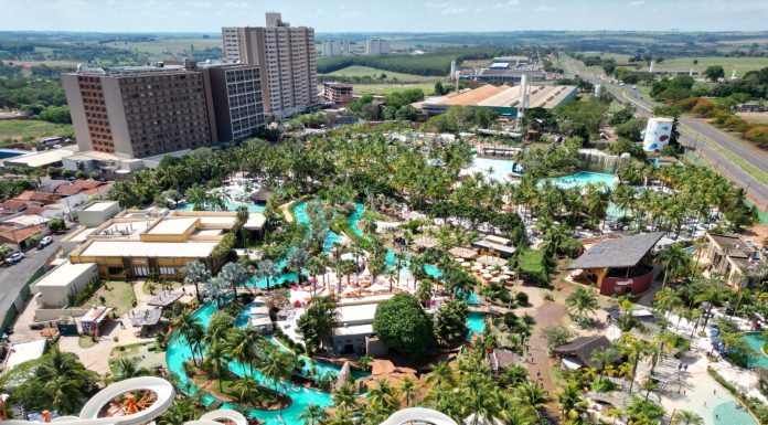 Escala 4×1 chega ao turismo: Hot Beach troca escala e passa abrir às segundas
