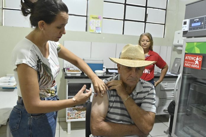 Com morte por influenza, Olímpia vacina 620 no ‘Dia D’ contra gripe