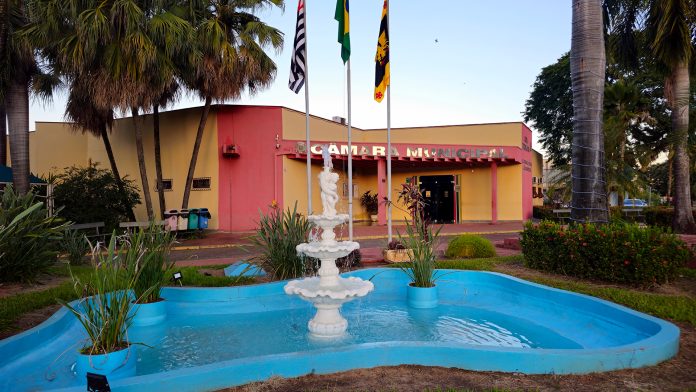 Sessão desta segunda (6) discute aumento de vereadores e remuneração