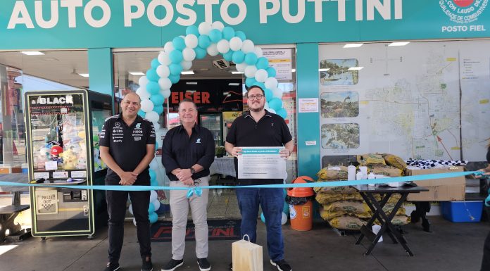 Com carro de corrida, Petronas estreia em Olímpia no Posto Puttini
