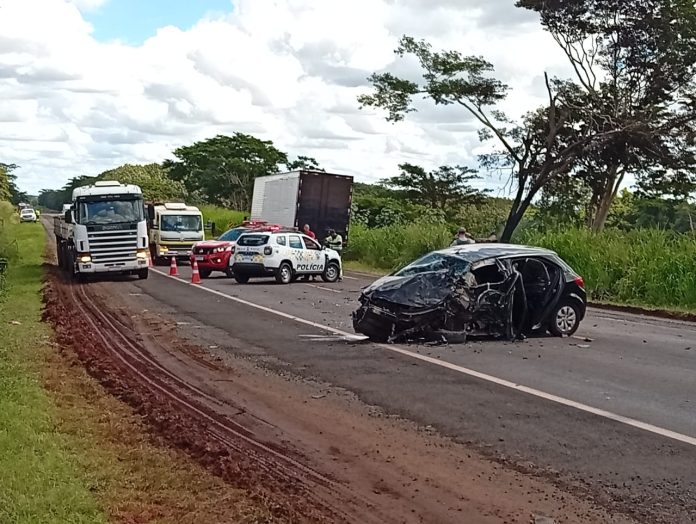 Caminhão pega fogo após colisão na rodovia Olímpia–Barretos