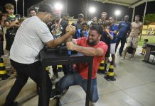 Desafio de braço de ferro movimenta noite esportiva em Olímpia