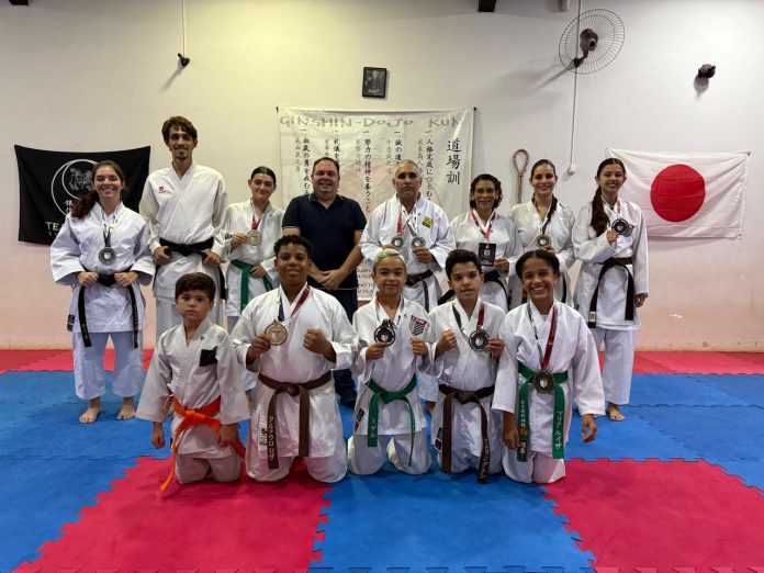 Karatê de Olímpia leva 11 medalhas e 13 finalistas no Campeonato Paulista