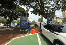 Carros elétricos ganham ponto de recarga no centro de Olímpia