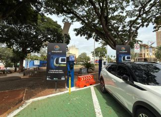 Carros elétricos ganham ponto de recarga no centro de Olímpia