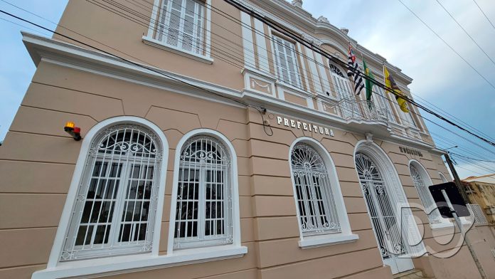 Decisão judicial suspende etapas de concursos com 6.060 inscritos