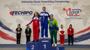 Larissa Miquinioty conquista três medalhas no Sul-Americano de powerlifting