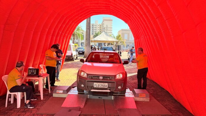 Pit Stop 2026 atende cerca de 150 veículos com inspeções gratuitas