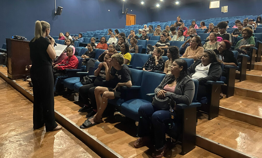 Reunião-com-moradores-na-Casa-da-Cultura-(2)