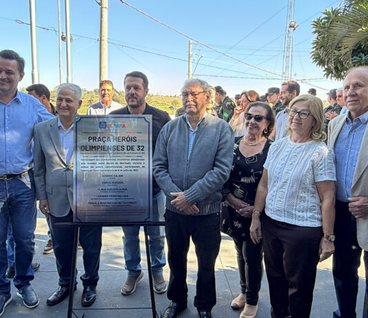Homenagens e emoção: Praça Heróis de 32 é reinaugurada em Olímpia