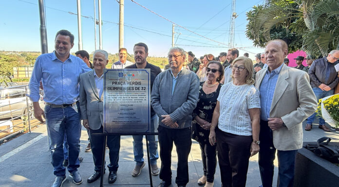 Homenagens e emoção: Praça Heróis de 32 é reinaugurada em Olímpia