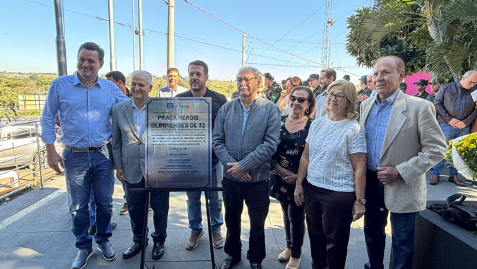 Homenagens e emoção: Praça Heróis de 32 é reinaugurada em Olímpia