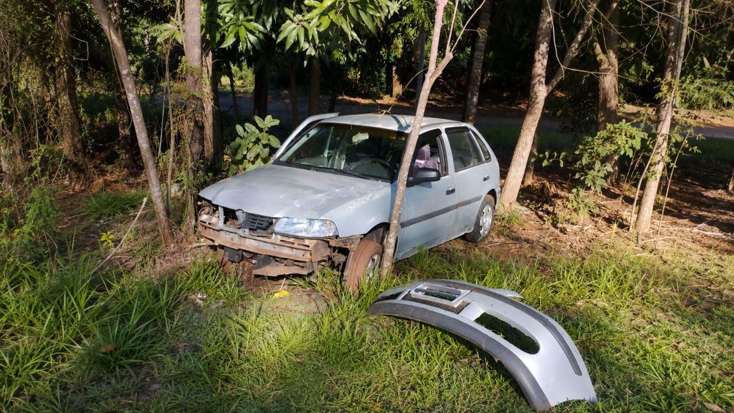 carro furtado batido