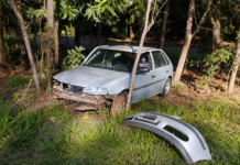 Dupla abandona carro furtado após acidente e acaba presa em Olímpia