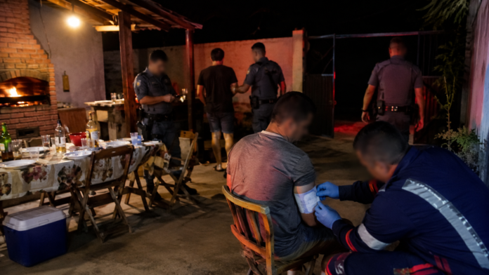 Churrasco na casa da tia termina em facada e deixa homem ferido