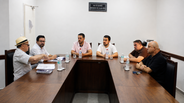 Comissão recebe sindicato e avança na análise das monitoras da Educação