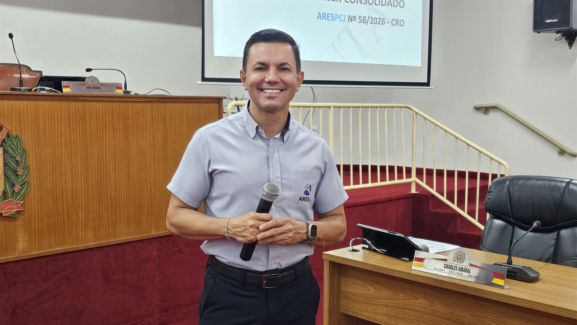 Representante da ARES-PCJ apresenta o parecer sobre o reajuste da conta de água de Olímpia na Câmara Municipal