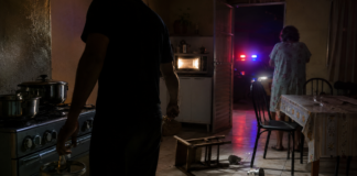 Homem tenta incendiar casa da mãe após quebrar móveis em Olímpia