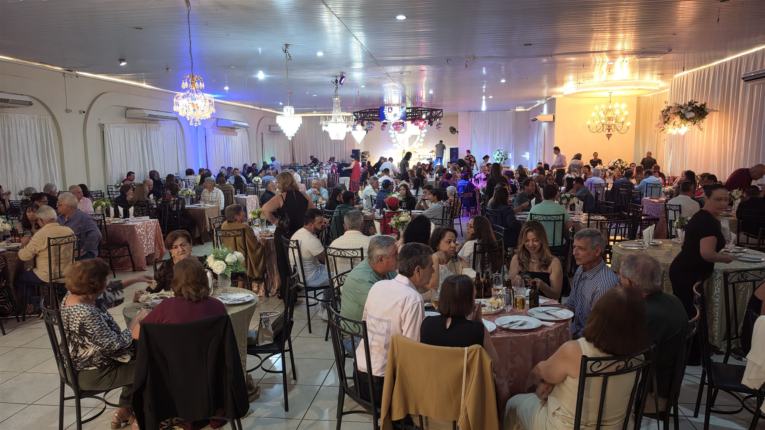Jantar da Primavera da Paróquia São José, em Olímpia