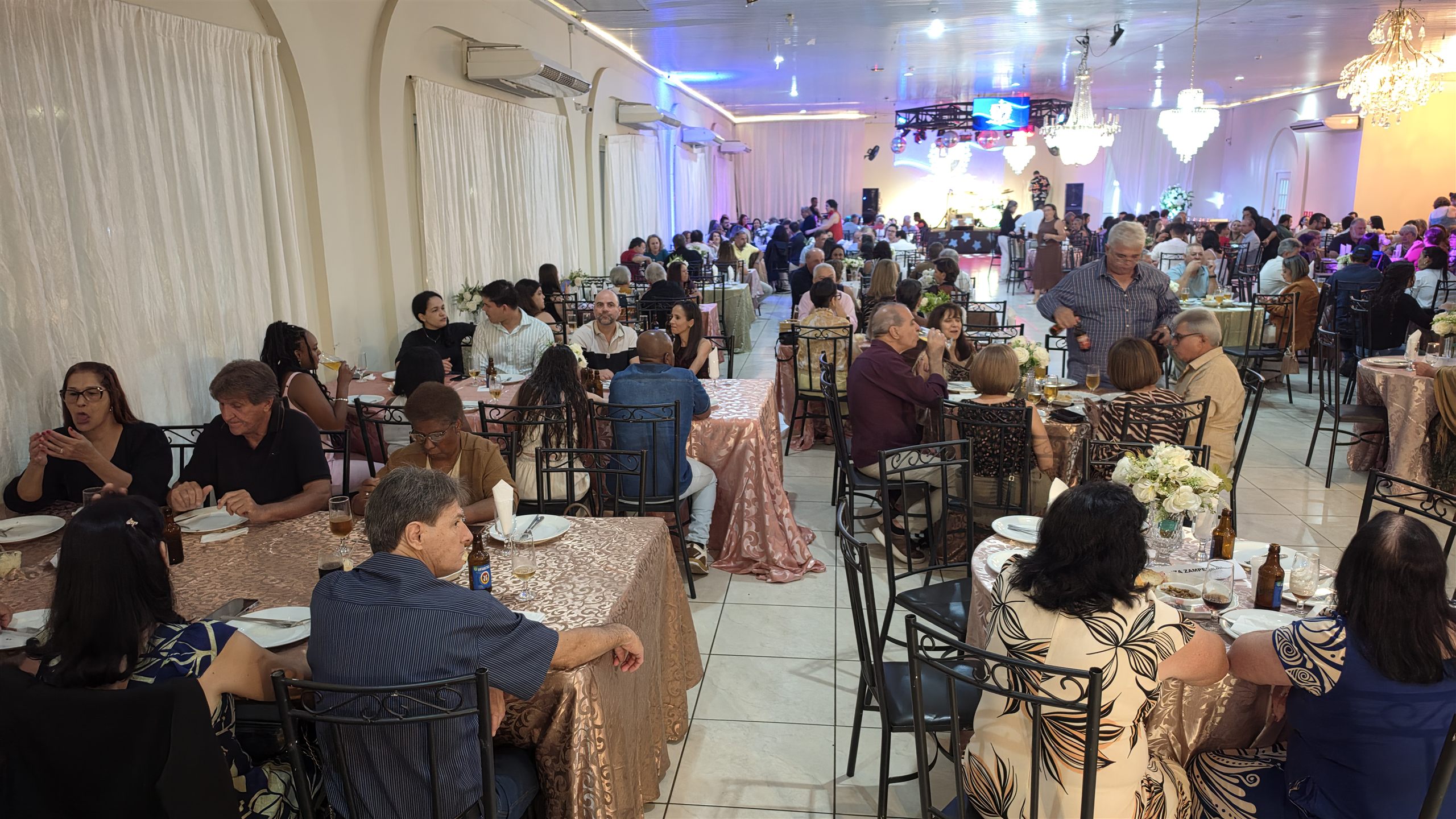 Jantar da Primavera da Paróquia São José, em Olímpia