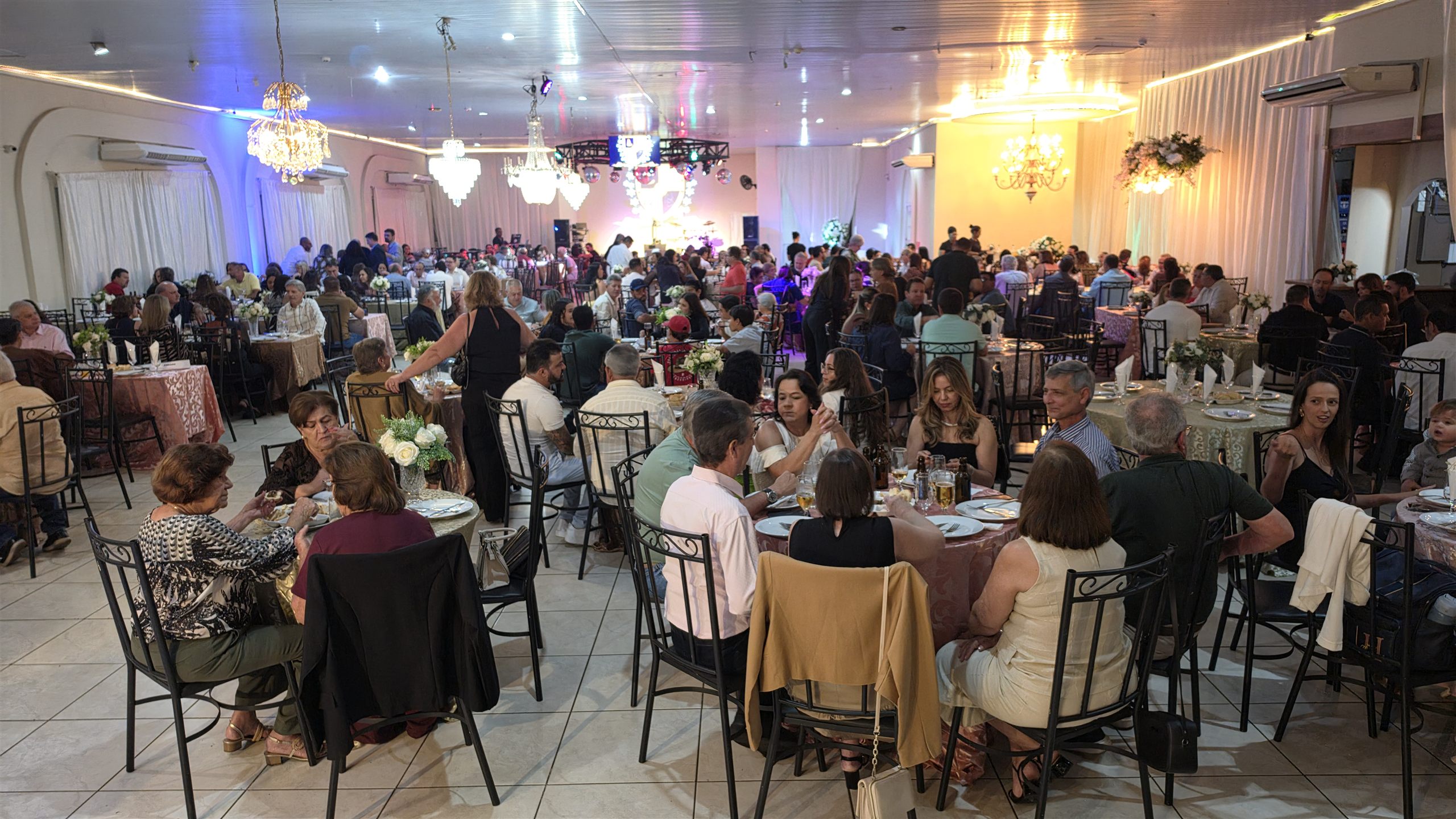 Jantar da Primavera da Paróquia São José, em Olímpia