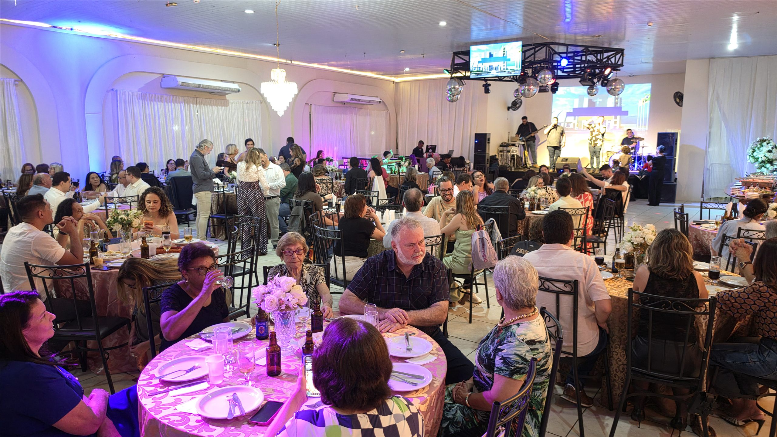 Jantar da Primavera da Paróquia São José, em Olímpia
