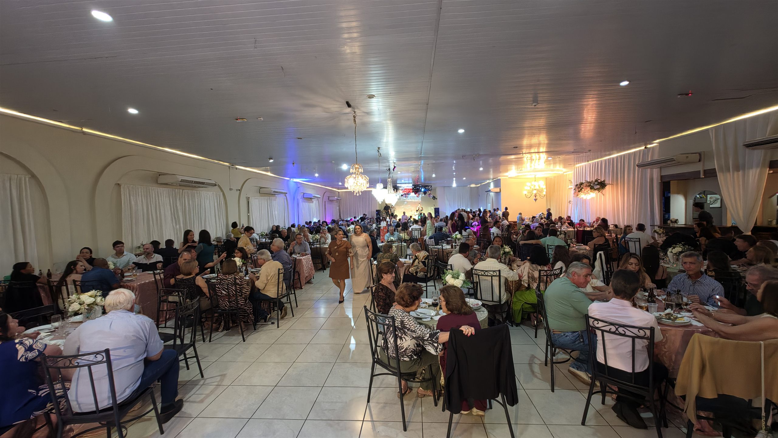 Jantar da Primavera da Paróquia São José, em Olímpia