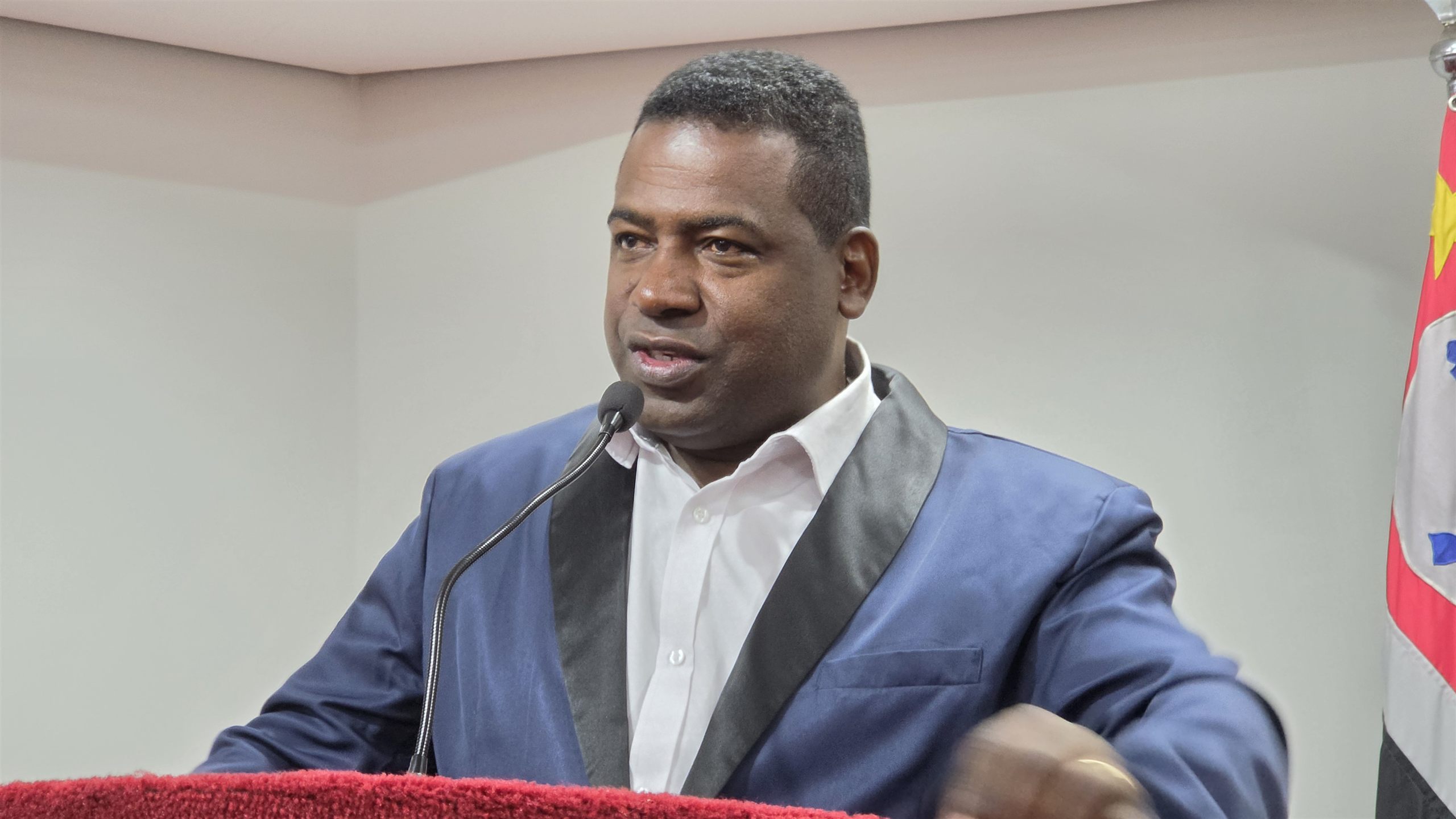 Alunos e medalhas da Educação Física no Luciano Ferreira, em Olímpia