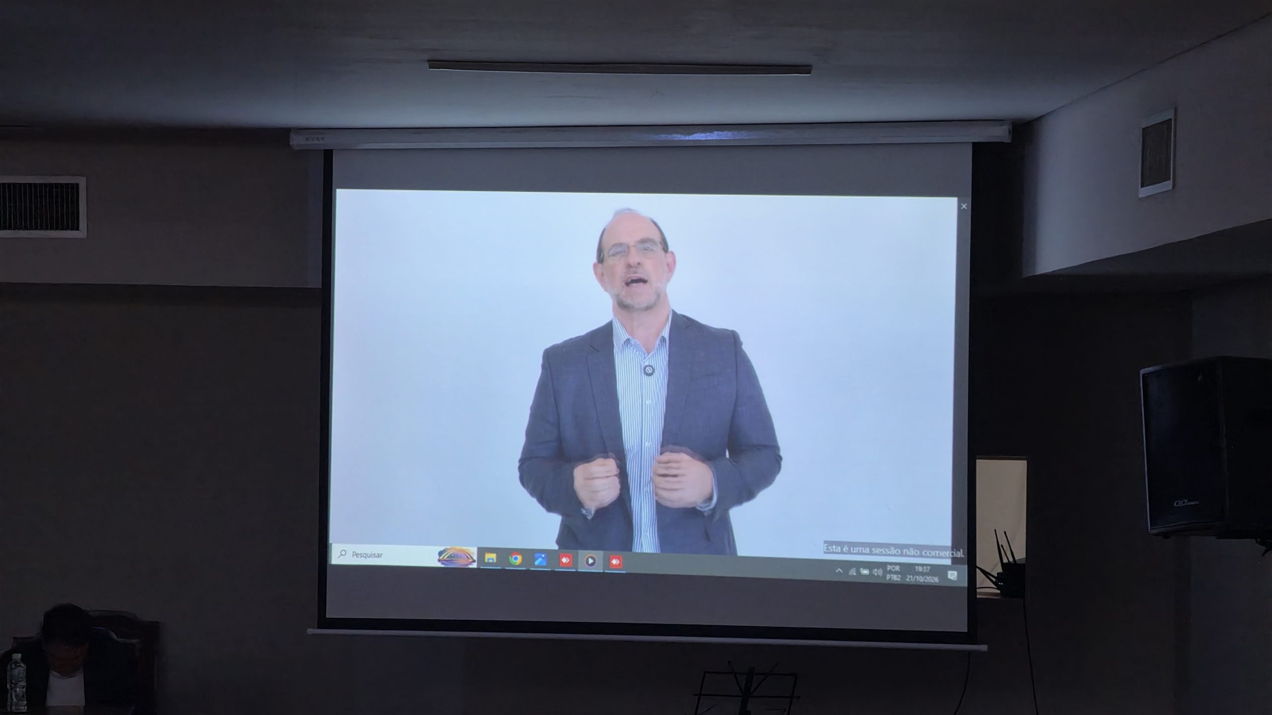 Alunos e medalhas da Educação Física no Luciano Ferreira, em Olímpia