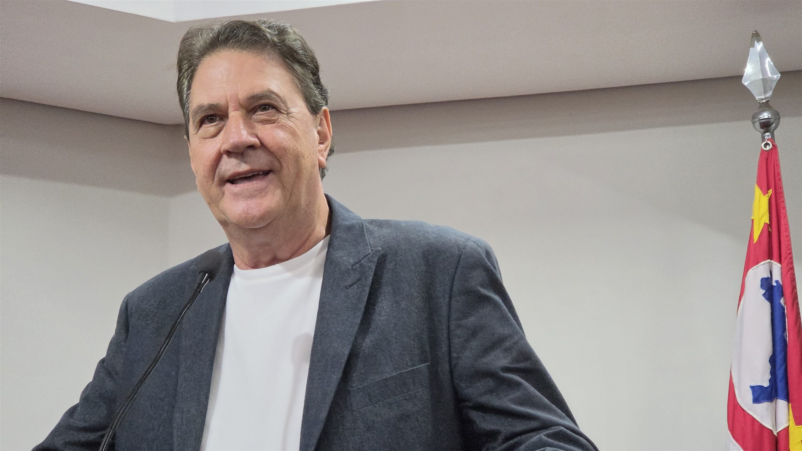Alunos e medalhas da Educação Física no Luciano Ferreira, em Olímpia