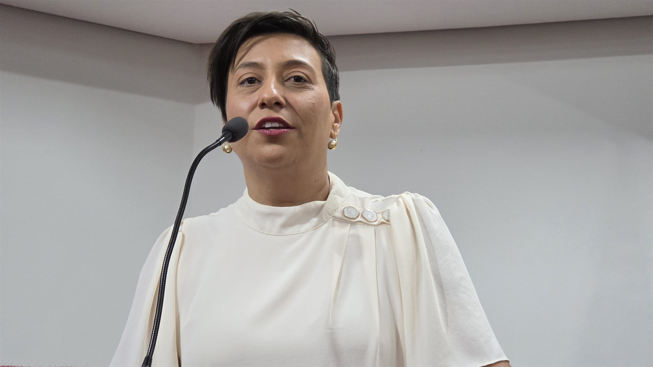 Alunos e medalhas da Educação Física no Luciano Ferreira, em Olímpia