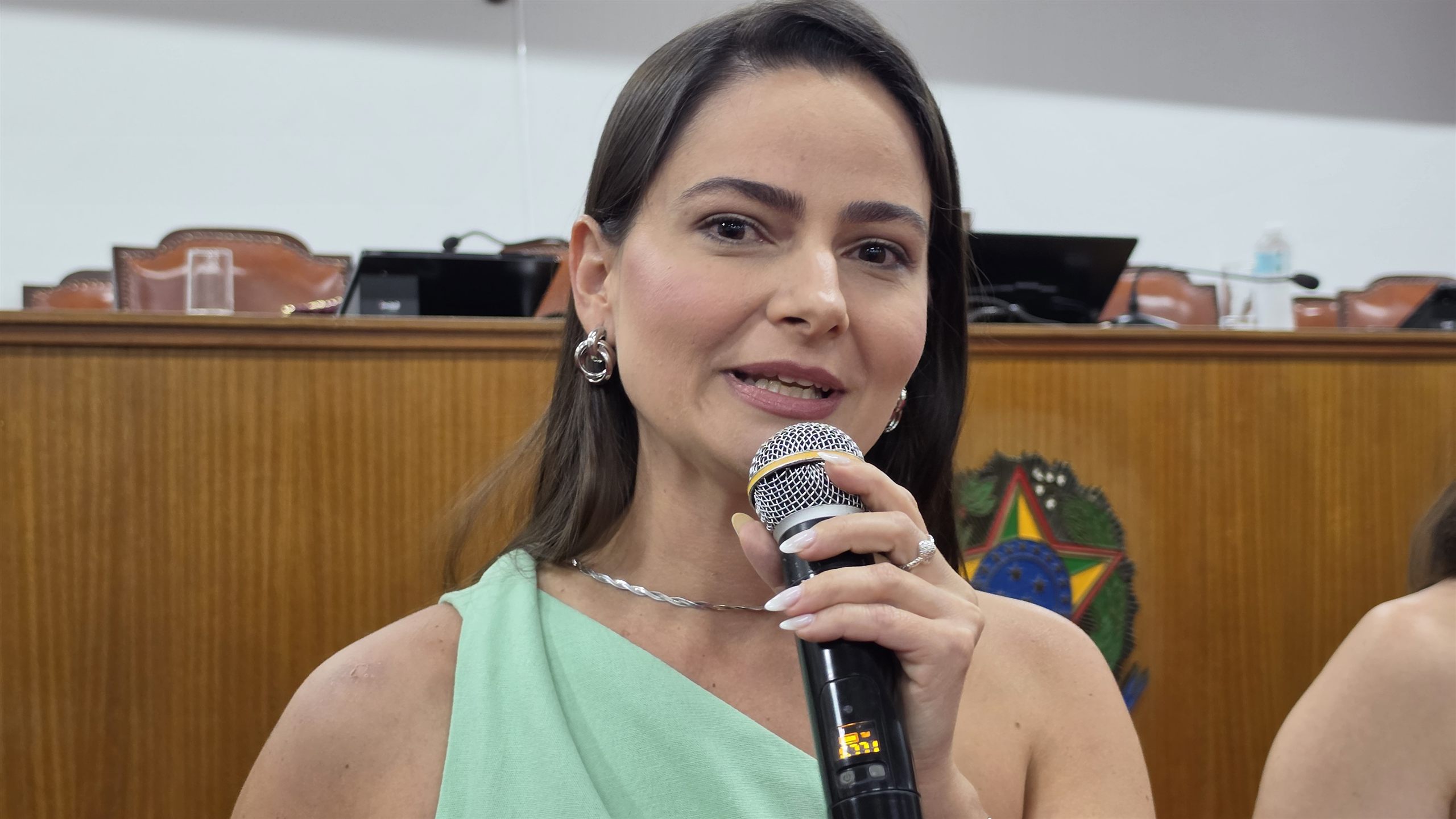 Alunos e medalhas da Educação Física no Luciano Ferreira, em Olímpia